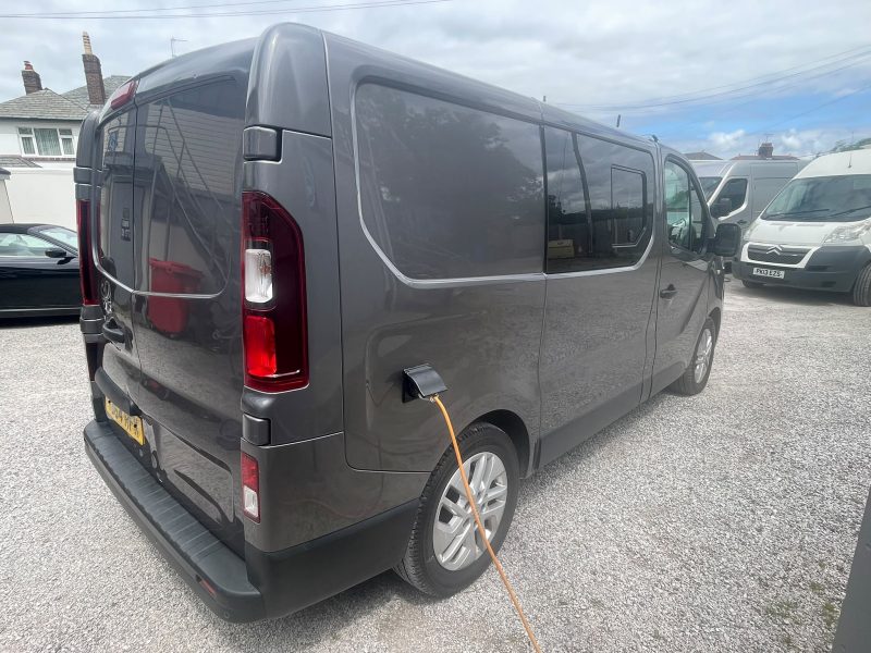 2014 RENAULT TRAFIC SPORT TDi 1.6ltr DIESEL (1)
