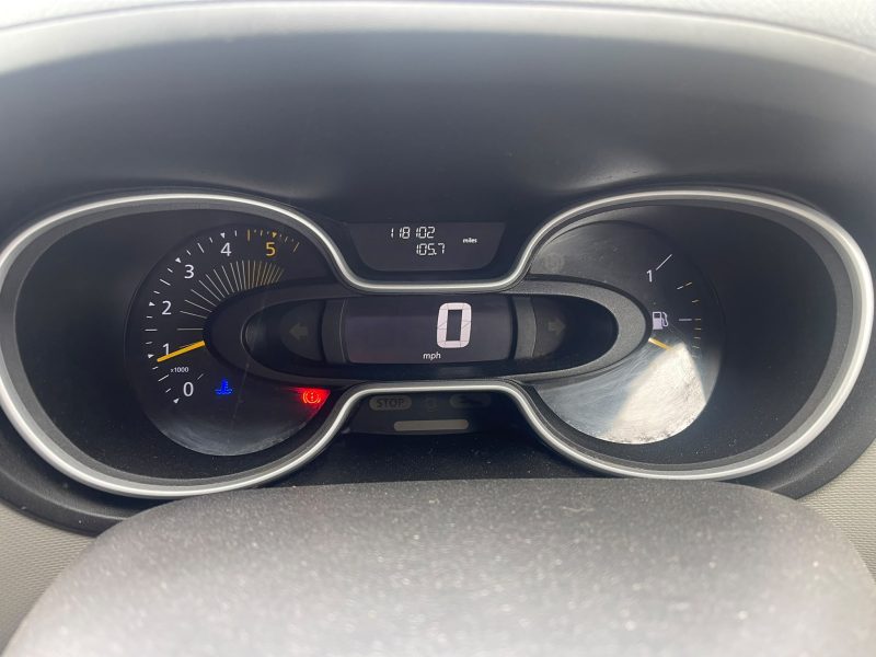 2014 RENAULT TRAFIC SPORT TDi 1.6ltr DIESEL (24)