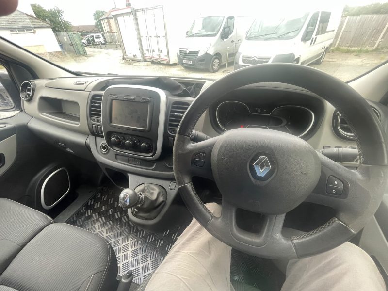 2014 RENAULT TRAFIC SPORT TDi 1.6ltr DIESEL (31)