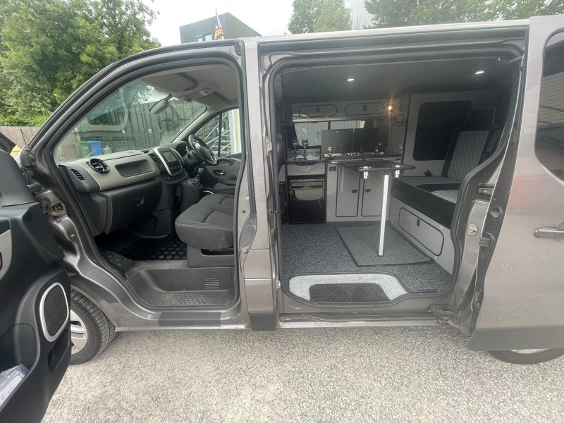 2014 RENAULT TRAFIC SPORT TDi 1.6ltr DIESEL (36)